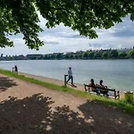 City Central 2Br Flat Next To The Lakes